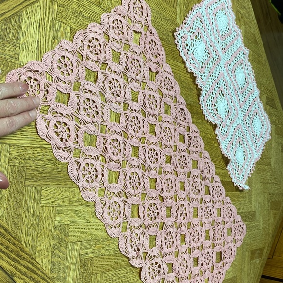 Two vintage pink lace doilies handmade. - Picture 2 of 2